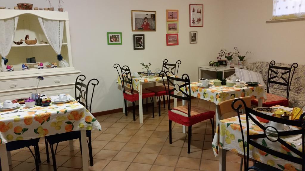 A Due Passi Dal Mare B&B Numana Kültér fotó