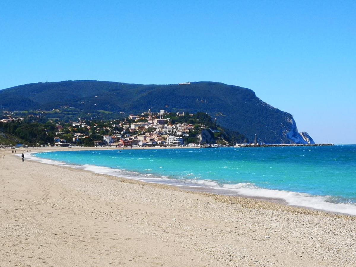 A Due Passi Dal Mare B&B Numana Kültér fotó