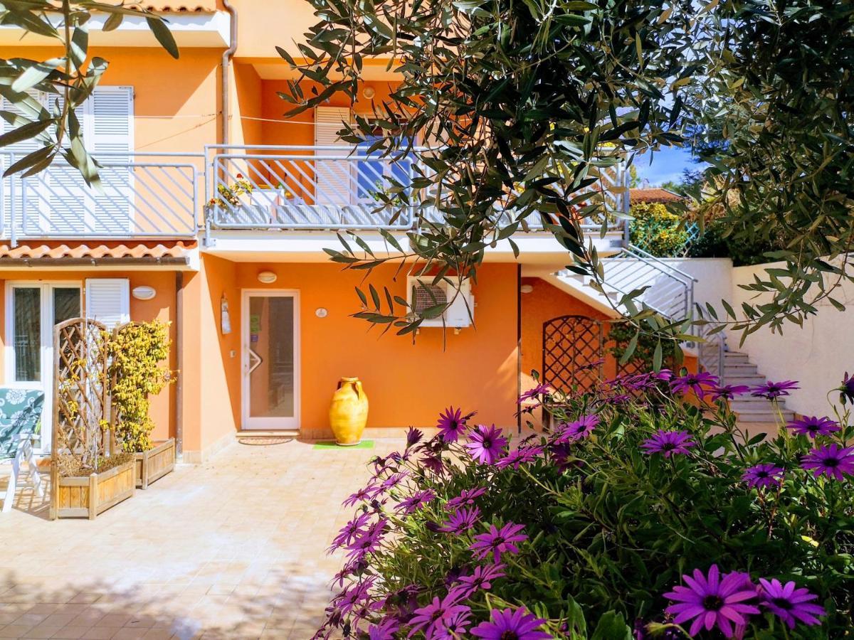 A Due Passi Dal Mare B&B Numana Kültér fotó