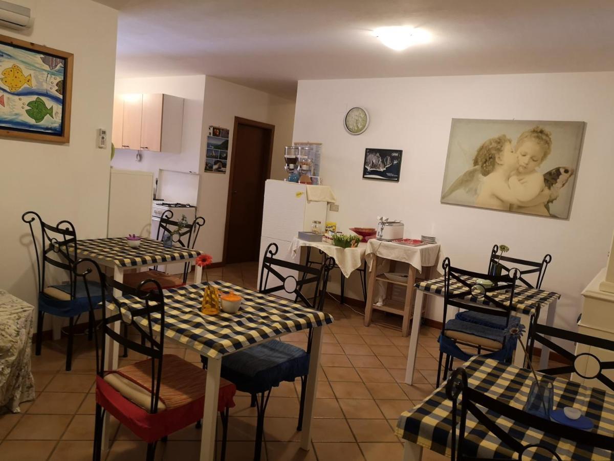 A Due Passi Dal Mare B&B Numana Kültér fotó