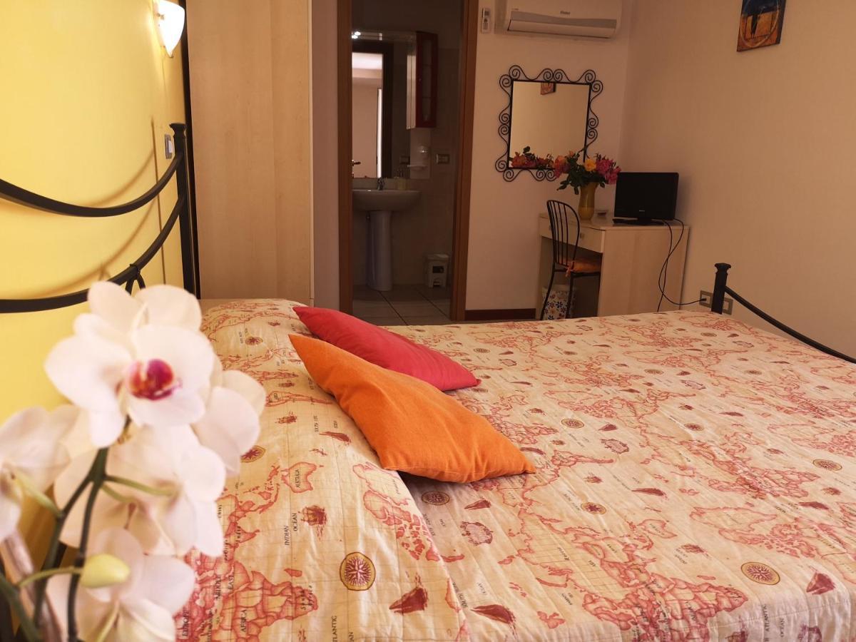A Due Passi Dal Mare B&B Numana Kültér fotó